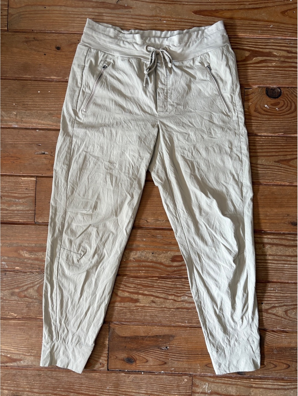 Athleta Trekkie North Jogger Pants Size 8 Beige Lightweight Stretch